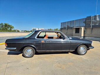 Mercedes-Benz W123 230C - 8