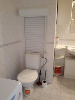 EXKLUZÍVNE. REALFINN PRENÁJOM - 2 IZB. BYT V NOVÝCH ZÁMKOCH - 8