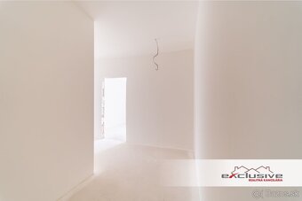 3 IZBOVÝ BYT – TRNKOV, 69 M², PARK. STÁTIE - 8