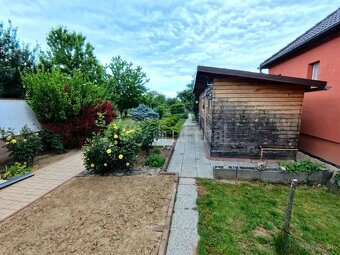 Útulný zariadený bungalov s nádherným pozemkom - 8