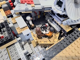 Replika LEGO 75192 Millennium Falcone - 8
