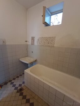 Na predaj rodinný dom + podnikateľský objekt v obci Chotín - 8
