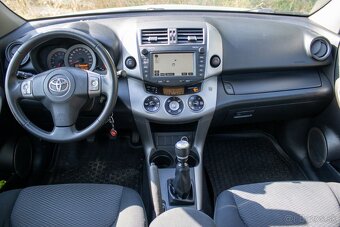 Toyota RAV4 - 8