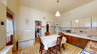 Na predaj starší rodinný dom s rozľahlým pozemkom Vydrany - 8