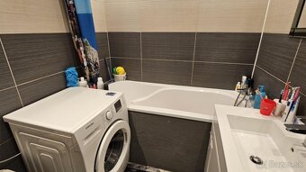 ZREKONŠTRUOVANÝ 3 izb. byt - HÚSKOVA ul. KVP, 77 m2 + loggia - 8