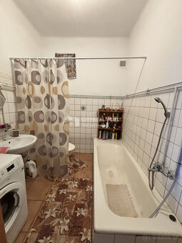 ZNÍŽENÁ CENA Ponúkame na predaj priestranný tehlový rodinný - 8