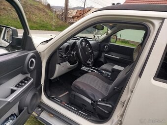 Dodge Nitro - 8