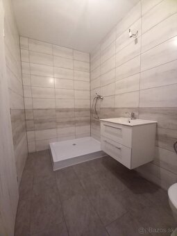 Predaj 3-izbový byt +záhradka ,Topoľčany -Kamanová,posledný - 8