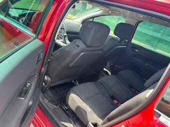 Predam Peugeot 5008 7 mistne , r.v 2010, 2.0 diesel 110KW - 8