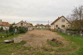 Exkluzívne na predaj stavebný pozemok v obci Kovarce - 8