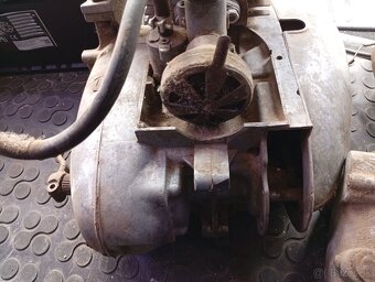 Predám dva motory čz - 8