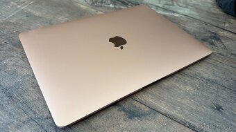 Predám MacBook Air 13” M1 2020 8GB Rose gold - 8