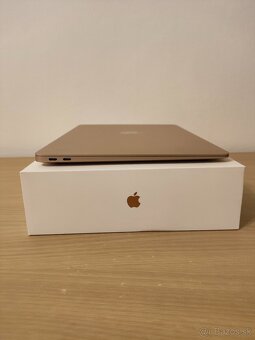 MacBook Air 2020 | i7 • 8GB • 256GB SSD - 8