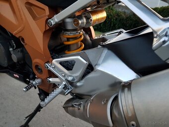 Aprilia TUONO 1000 R FACTORY - 8
