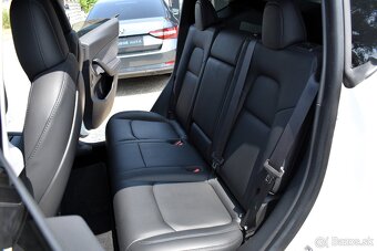 Tesla Model Y Long Range AWD - 8