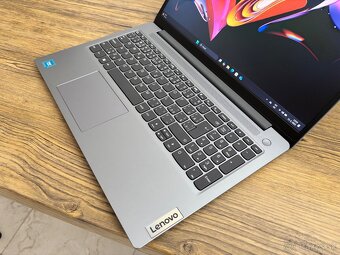 15.6"/Lenovo/8GB RAM DDR5/NvMe SSD 128GB/Intel HD 2GB/ - 8