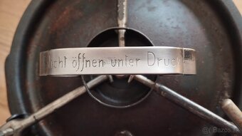 Velmi starý tlakový hrnec tz.tlakáč D.R.G.M - 8