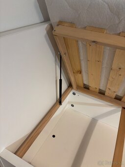 PREDÁM POSTEĽ s roštom a matracom - 8