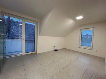 Prenájom 2 izbový byt v centre Topoľčianok - 8