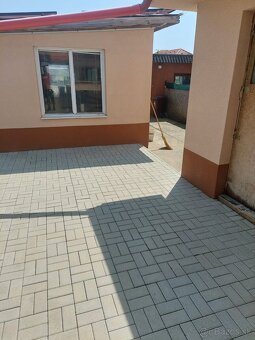 Čistenie fasád zamkovej dlažby pomníkov - 8
