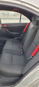 Toyota Avensis T25 hatchback - 8