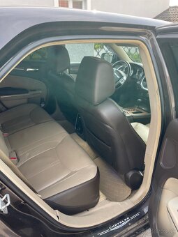 Lancia thema (chrysler 300) - 8