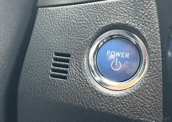 Toyota Auris 1.8i HYBRID AUTOMAT TEMPOMAT hybridní automat - 8