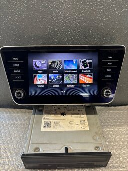 Skoda superb 3 radio navigacia sklo smartlink - 8