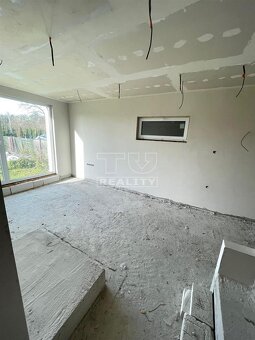 DOM ZA CENU BYTU V ROSINE , 35m2 terasa - 8