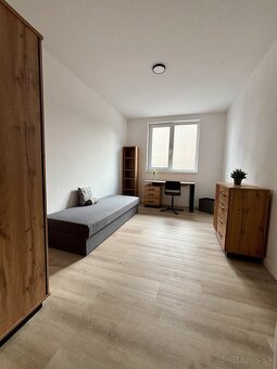 Na prenájom 4 izb. byt Hlohovec s 2 parkovacími miestami - 8