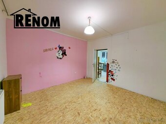 Rezervovaný // Rodinný dom na cca 9ár pozemku - 8