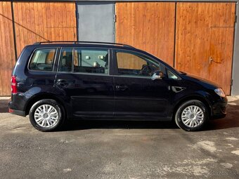 VOLKSWAGEN TOURAN DSG 2,0TDi 5míst záruka km - 8