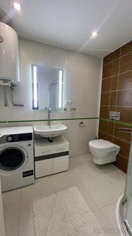 NA PRENÁJOM: Menší 2 izbový byt priamo v centre mesta na Pe - 8