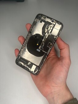 Predám originálne housingy pre iPhone – Stav A / AB / B - 8