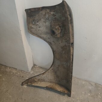 Predný pravý  blatník škoda 100. - 8