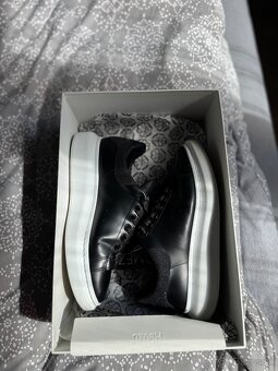 Alexander McQueen - 8