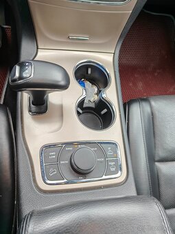 Jeep Grand Cherokee - 8