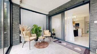 🏡 Nadštandardný 4-izbový rodinný dom s bazénom, zimnou teras - 8