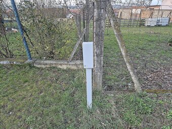 Na predaj rovinatý oplotený stavebný pozemok, obec Košolná - 8