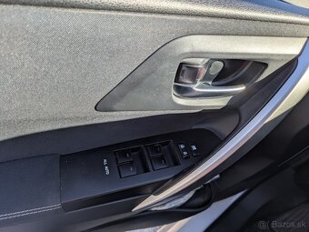 Toyota Auris TS 1.8 Hybrid - 8