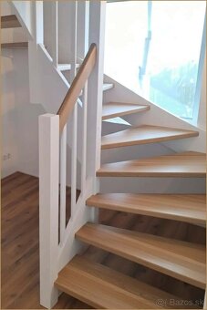 Samonosné drevené schody so zábradlím - 8