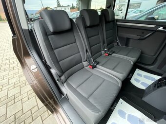 VW TOURAN Benzín - 8