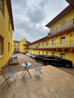 Kancelária s parkovaním - 8