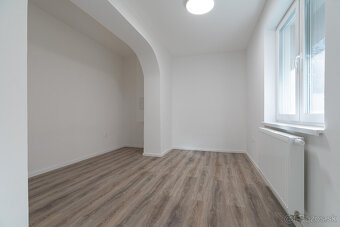 Na predaj rodinný dom so 4 bytmi - Bratislava, Vrakuňa - 8