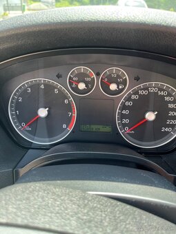 🔴 FORD FOCUS 1.6i – spoľahlivý benzínový hatchback - 8