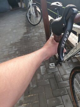 O905 073 090 - 8