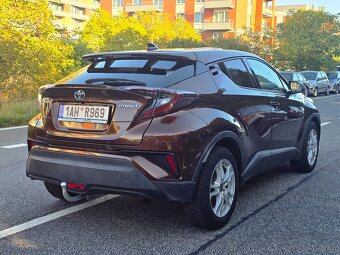 Toyota C-HR hybrid - 8