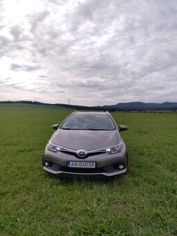 Toyota Auris Sport Touring - 8