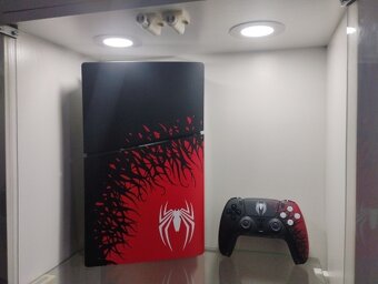 Spider-man krytovanie na Playstation 5 slim disková verzia. - 8