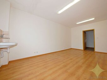 PRENÁJOM: Kancelárie Ružomberok, parkovanie bezplatné - 8